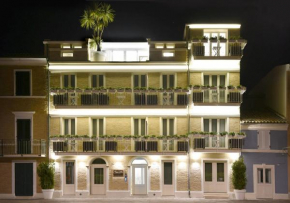 Отель Opera Arte Suite Apartments  Порто Ресанатич 